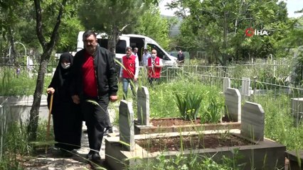 Şehit anneleri, hem evlatlarını hem de 33 şehidin anıtını ziyaret etti