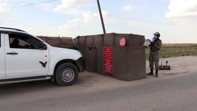 Mehmetçik Suriye'de yol güvenliğini sağladığı halkın bayramını kutladı - MARDİN