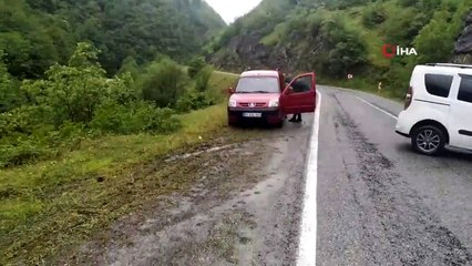 Fırın çalışanlarını taşıyan otomobil dereye uçtu: 3 yaralı