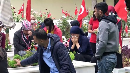 Şehit Annesi ve Kız Kardeşleri Yürekleri Dağladı