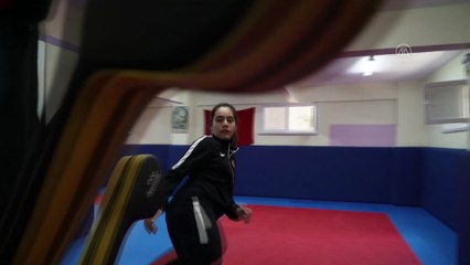 Pandemi sürecinde milli sporcu hazırlıklarını 'tekvandocu ailesiyle' sürdürüyor - İSTANBUL