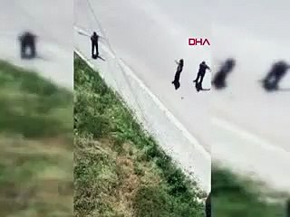 Polise şoke eden saldırı! Başına kürekle vurdu