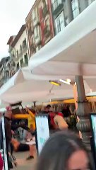 Comienzo de la pelea entre abertzales y clientes de un bar de Pamplona