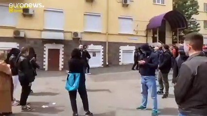 Kiev : manifestation devant le parti pro-russe, des heurts éclatent