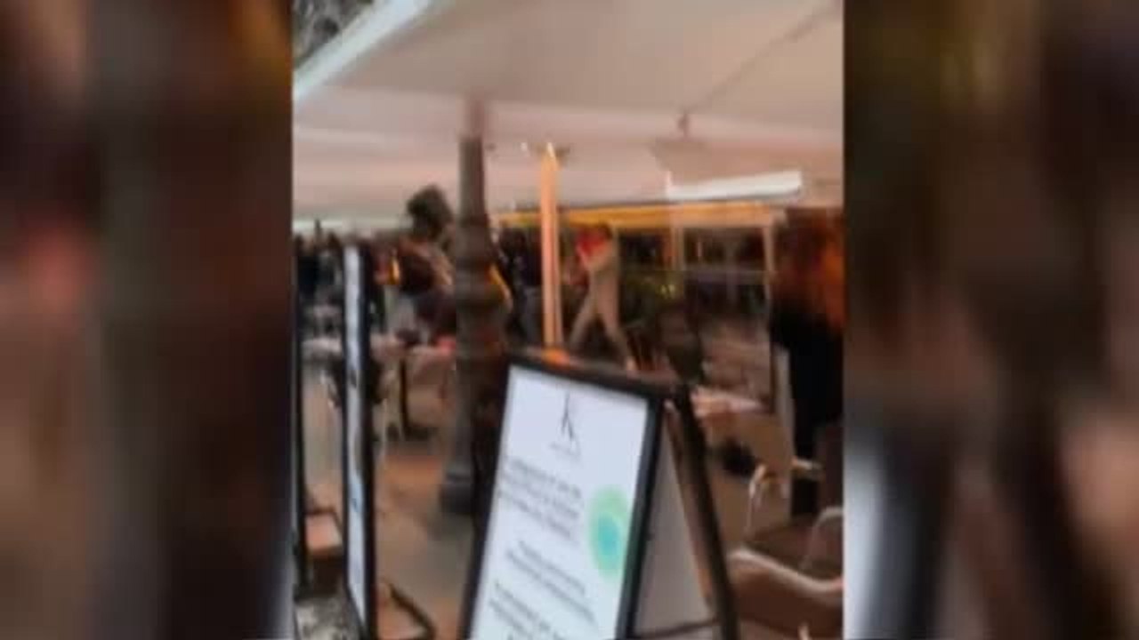 Incidentes y carga policial durante una concentración no autorizada de apoyo al preso de ETA Patxi Ruiz