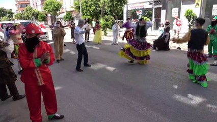 Bu mahalle bayramı bayram tadında kutladı