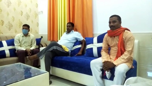 एससी एसटी आयोग के अध्यक्ष और इटावा के सांसद पहुंचे जनता के बिच