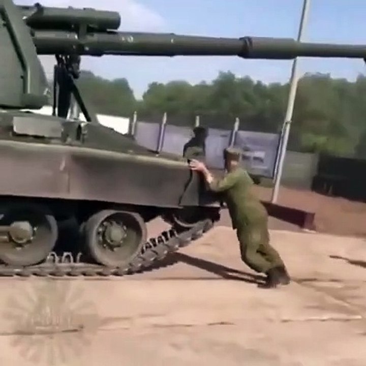 Quand tu oublies le frein sur ton char...