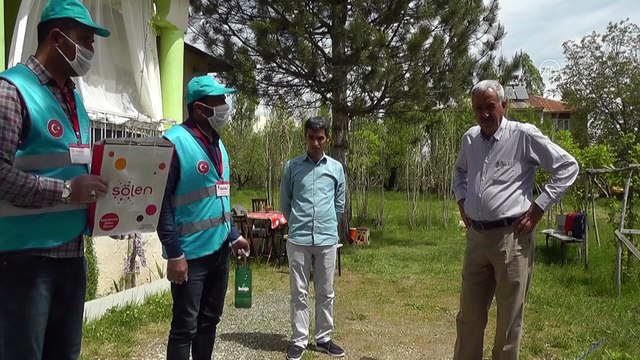 Vefa ekipleri bayramda da ihtiyaç sahiplerinin yardımına koşuyor - VAN