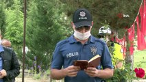 Polis memuru şehit polis için Kur'an-ı Kerim okudu