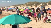 Portugueses desconfinam na praia