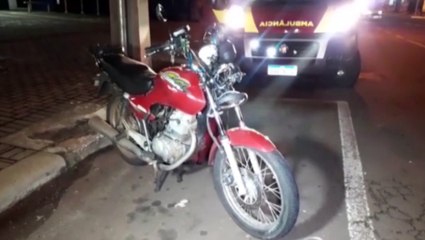 Carro e moto colidem na Avenida Brasil e condutor foge do local