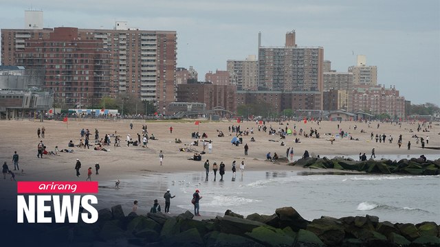 Americans head to beach over holiday weekend while COVID-19 death toll expected to reach 100,000