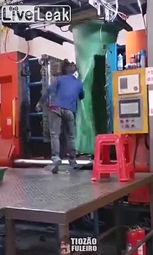 Cette usine fabrique TOUT en plastique : bateau, boites, rangements...