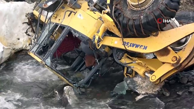 Çığ faciasında kar altında kalan araçlar karların erimesiyle ortaya çıktı