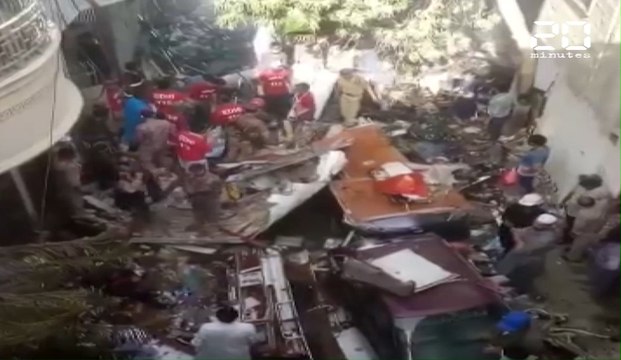 Pakistan : Un avion transportant près de 100 passagers s’est écrasé à Karachi