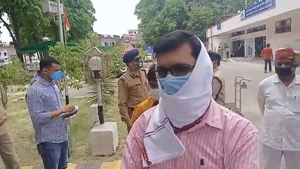 जिलाधिकारी व डीआईजी ने चकेरी एयरपोर्ट का किया निरीक्षण