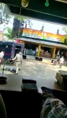 बर्बरता से मारपीट करने वाले दोनों पुलिसकर्मी निलंबित