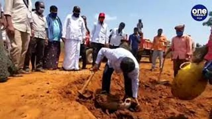 ಗುದ್ದಲಿ ಹಿಡಿದು ಉದ್ಯೋಗ ಖಾತ್ರಿ ಕೂಲಿ ಕೆಲಸ ಮಾಡಿದ ಶಾಸಕ ರೇಣುಕಾಚಾರ್ಯ..! | Renukacharya