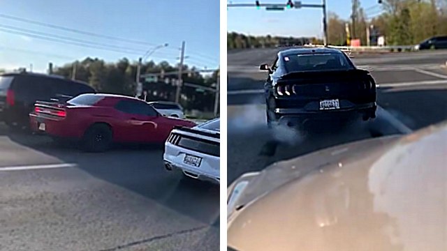 Il tente une course avec deux autres automobilistes à un feu rouge