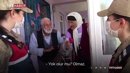 Yaşlı çift, jandarmaya "bayram harçlığı" teklif etti