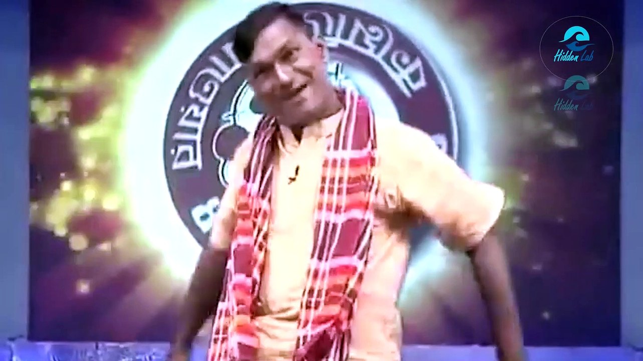 প্রতিভার ঝলক দেখুন । রং মিস্তিরির প্রতিভা দেখতে ভিডিওটি শেষ পর্যন্ত দেখতে হবে । কণ্ঠ ছেলে এবং মেয়ে । Song by Abdur Rashid Raa