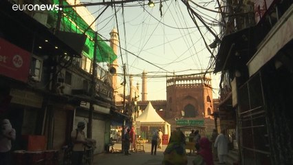 شاهد:المسلمون في الهند وبنغلاديش يحيون عيد الفطر وفق إجراءات مشددة