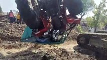 खेत की जुताई करते हुए ट्रैक्टर पलटा ड्राइवर की मौत