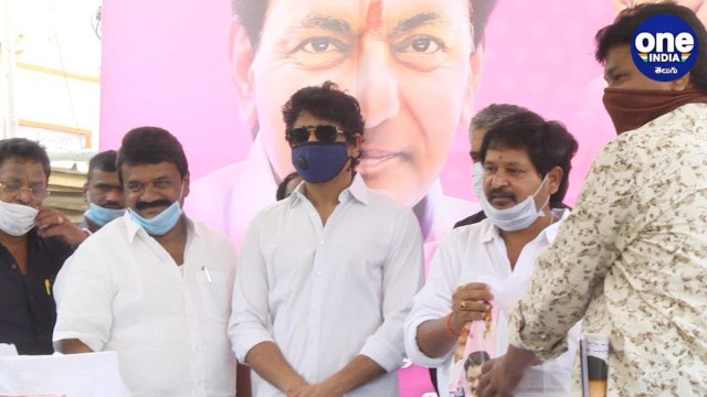 Akkineni Nagarjuna, Rajamouli, Trivikram Giving Grossery Kits To Film Workres