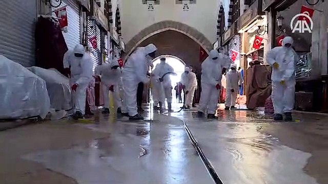 Tarihi Mısır Çarşısı'nda temizlik ve dezenfeksiyon çalışması yapıldı