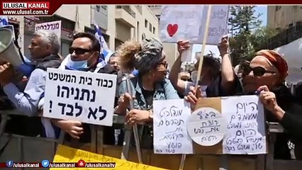 Binyamin Netanyahu hakim karşısınd