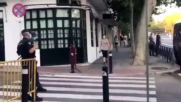 La Policía Nacional impide el acceso a la calle en la que vive el ministro José Luis Ábalos