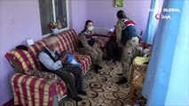 65 yıllık evli çiftin, Mehmetçikle 'Bayram Harçlığı' diyaloğu gülümsetti