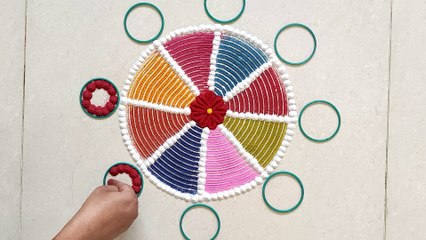 Multi coloured Rangoli design with Comb जो आप भी बना लेंगे | Easy Flower Kolam