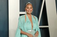 Chrissy Teigen: Peaky Blinders führt sie in Versuchung