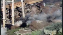 شاهد: هدم 8 مداخن عملاقة في محطة كهرباء تعمل بالفحم في أستراليا
