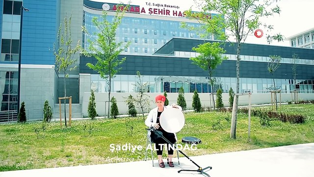 Sağlık çalışanları, sağlık için çalıp söyledi