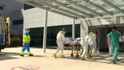 España suma 50 muertos con COVID-19 con reajuste de datos