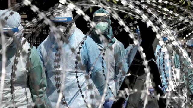 جائحة كورونا في العالم.. جدل متجدد بشأن تخفيف القيود