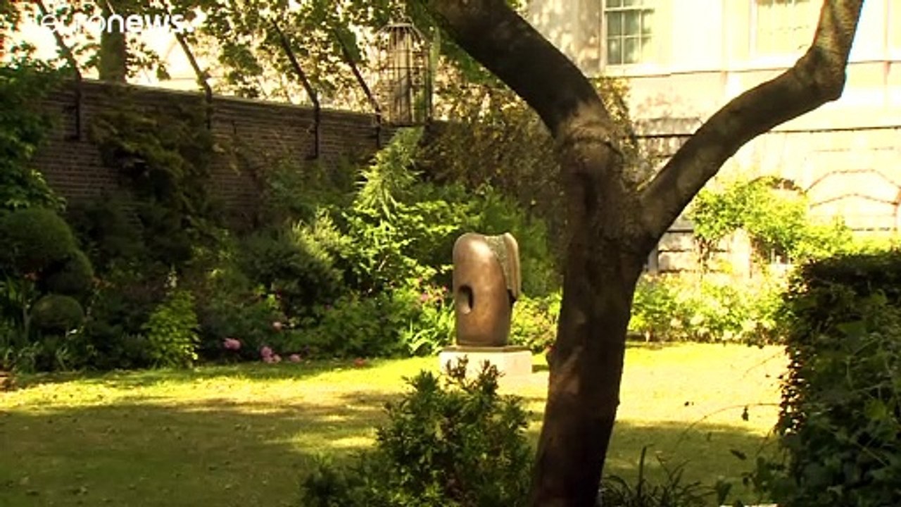 Карантин в Великобритании вылился в громкий политический скандал