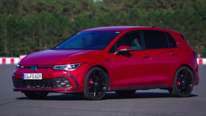 The new Volkswagen Golf GTI - Slalom at the track