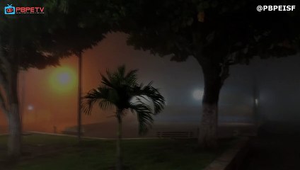 NEBLINA NA PRAÇA DA BIBLIOTECA EM ITAMBÉ