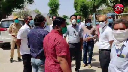 कोविड-19 केयर सेंटर का निरीक्षण करने पहुंचे कलक्टर