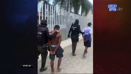 下载视频: Dos sujetos fueron capturados con 50 dosis de cocaína en el cantón Durán