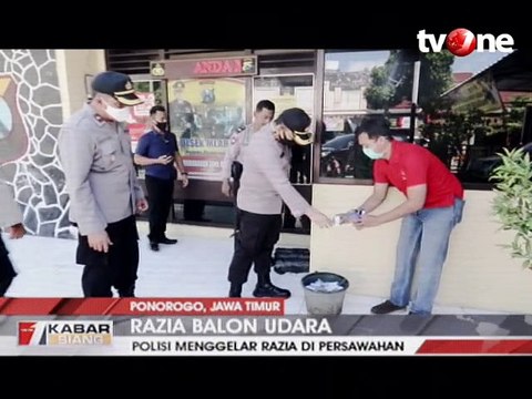 Aksi Kejar-kejaran Razia Balon Udara Raksasa di Ponorogo