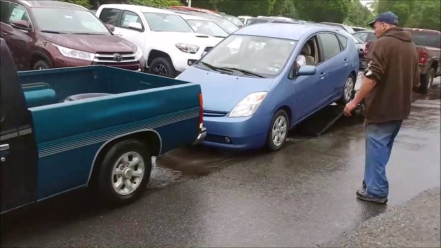 Charger une voiture sur une remorque en mode extrême