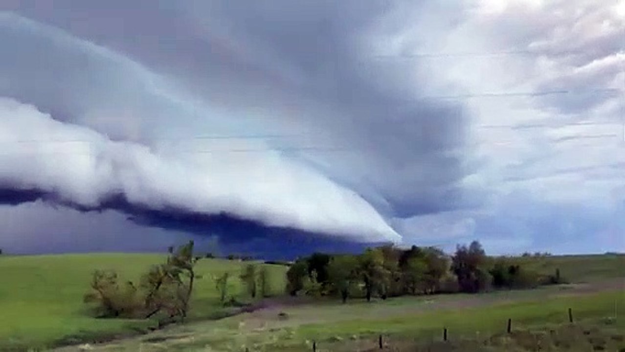 Ce nuage dans le ciel de Green City est impressionnant, Shelf cloud