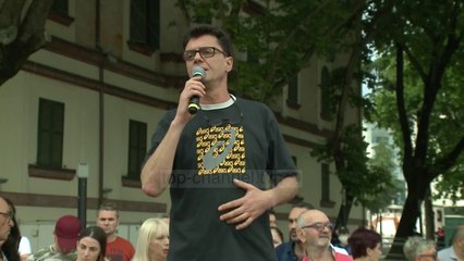 Télécharger la video: Shembja e Teatrit Kombëtar/ Protesta e artistëve, peticion për rindërtimin e teatrit