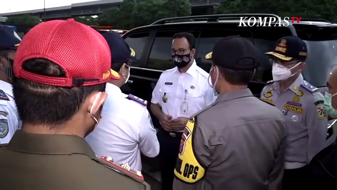 Anies Tinjau Langsung Titik Pantau Pemeriksaan SIKM