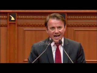 "Si do ia haje ajo veshin atij, ai eshte shume i gjate..."